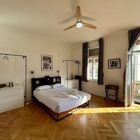 Palazzo Tibullo - Reception Триест